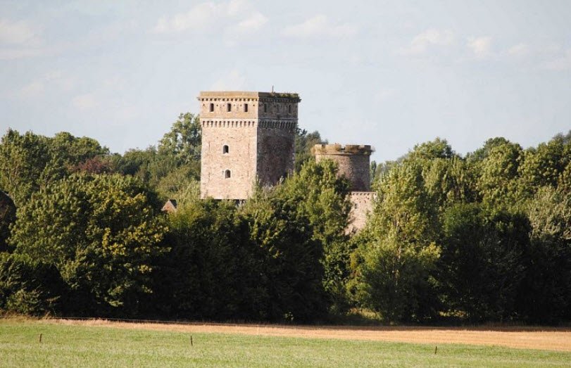 Castle of Seraing-le-Château, Verlaine, Belgium